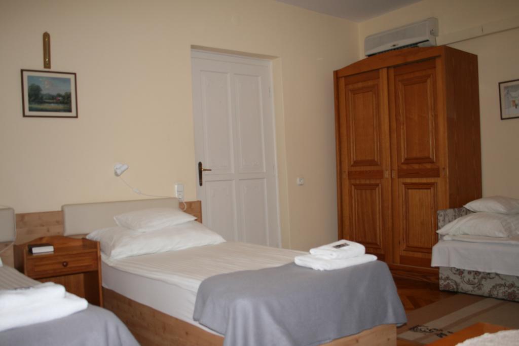 Szent Gyoergy Fogado Hotel Pecs Ruang foto