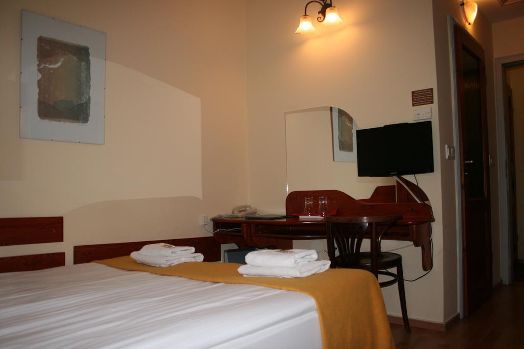 Szent Gyoergy Fogado Hotel Pecs Bagian luar foto
